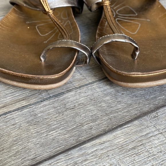 Kenneth Cole Toe Ring Sandal 6.5 - Picture 3 of 5